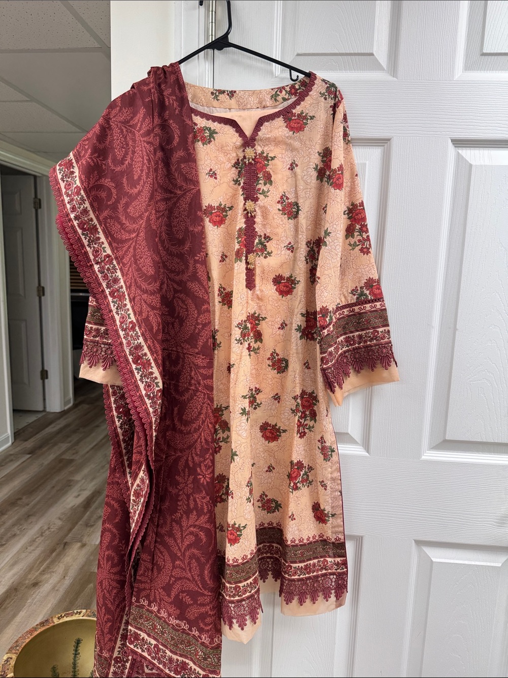 Brand NEW Asim Jofa 3 piece Pakistani lawn outfit